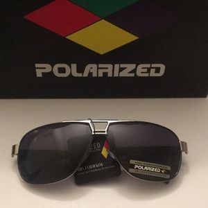 POLARIZED Unisex Black/Silver Lens Aviators